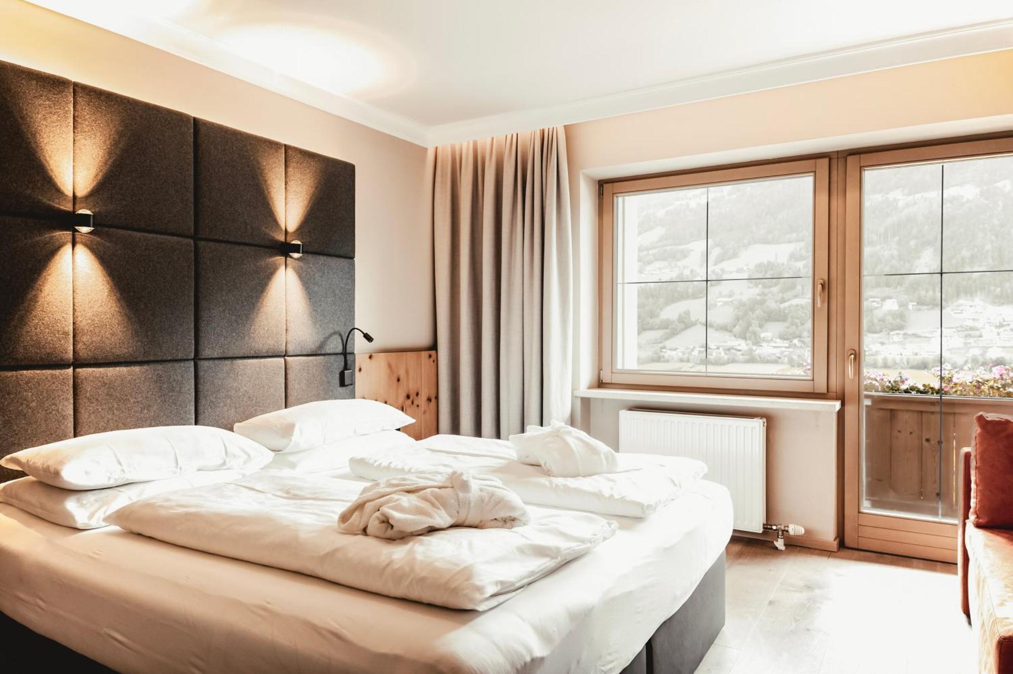 Held Hotel Fuegen Exterior photo